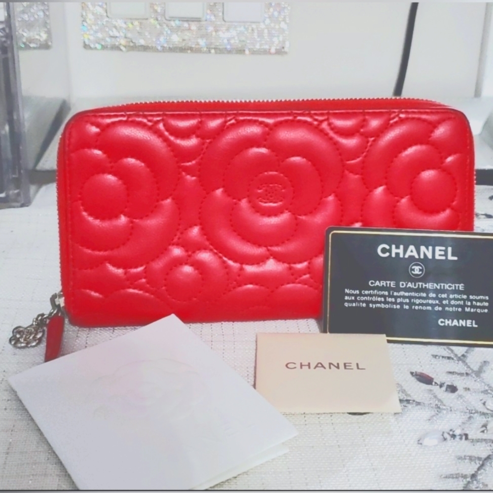 🇮🇹RARE Stuning CHANEL Camelia Red Quilted Lambskin Zip Around Long Wallet❤️❤️❤